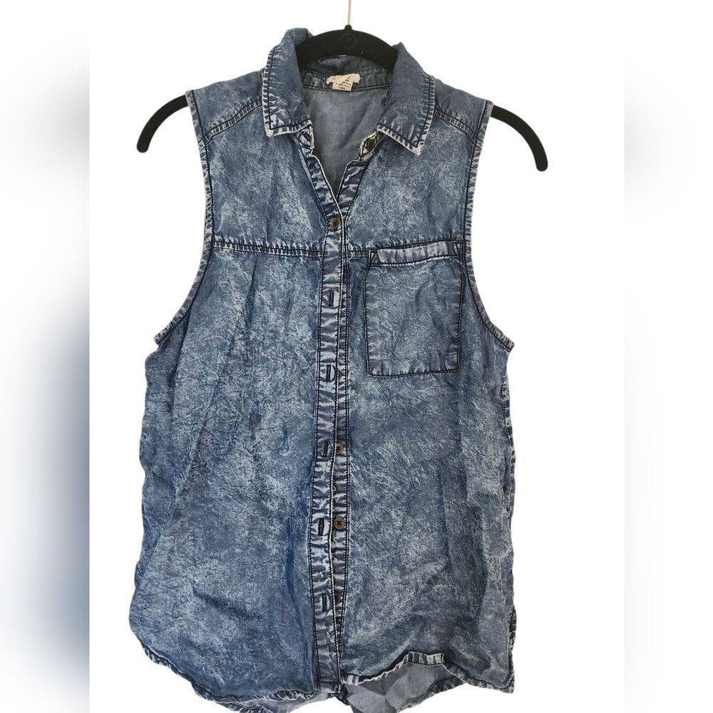 Forever 21 Women's acid wash Tank top, Size S, button down, Collar